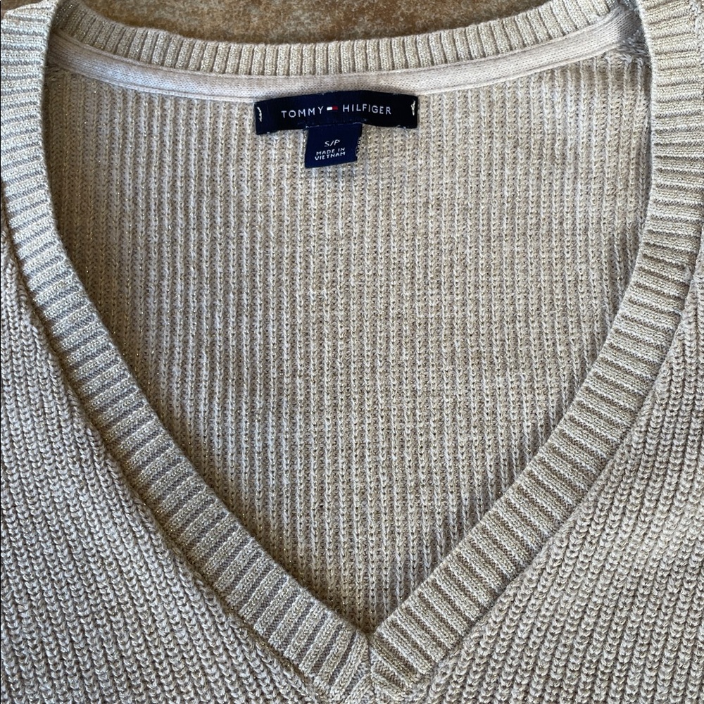 ✨✨Tommy Hilfiger Gold V-Neck Sweater Size S - Picture 8 of 9